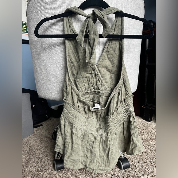 American Eagle Ruffle Tie-Back Halter Tank - Picture 2 of 3